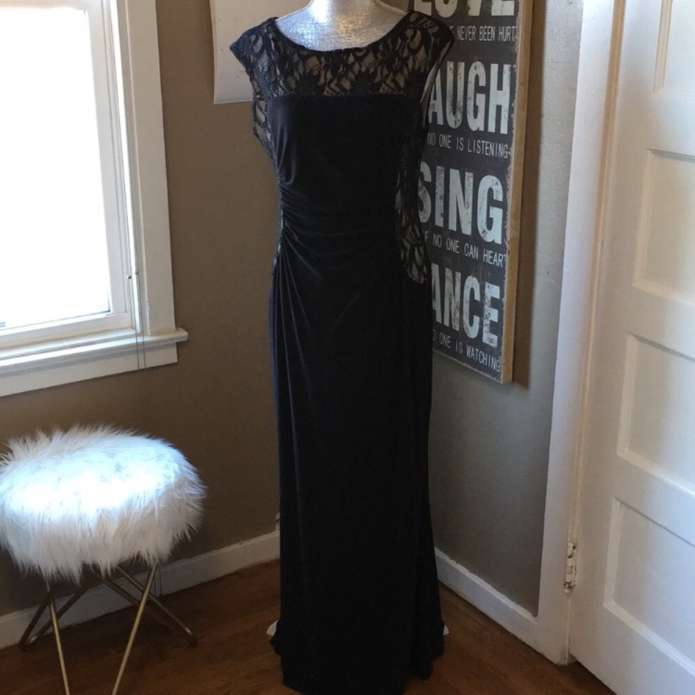 Black sleeveless evening gown